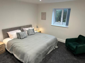 Modern Long Eaton Flat - Ideal for Work or Leisure
